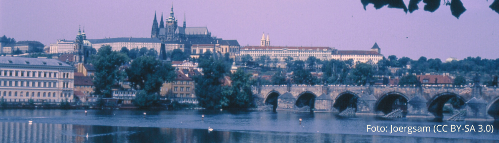 Prag Karlsbrücke 1990 (Foto: Foto: Joergsam (CC BY-SA 3.0))